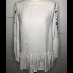 🏝5/$25 Beach Lunch Lounge Bell Sleeve White Shirt